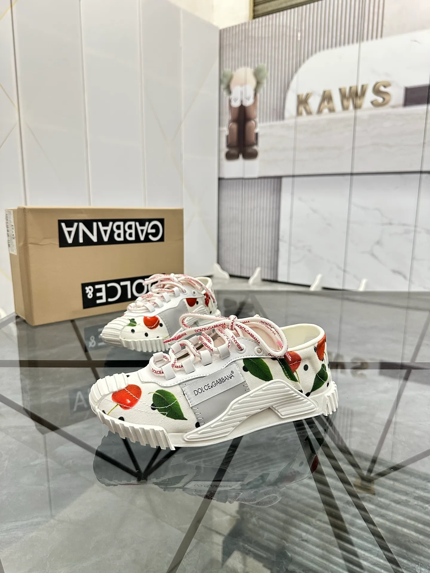 Men's shoes: 💰P440¥ Product trademark: DG "Dolce & Gabbana*" low-top sports shoes Regular size: 35-44 (can be customized to 45.46.) Couple style Product materials: Upper imported cowhide stitching original material, breathable lining, original outsole. Number: 803